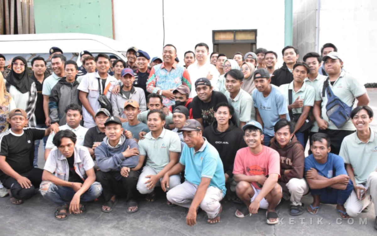 Thumbnail Berita - Dihantui Dugaan Pencemaran, Ratusan Karyawan Berharap PT Fuyuan Biologi Technology Situbondo Terus Beroperasi