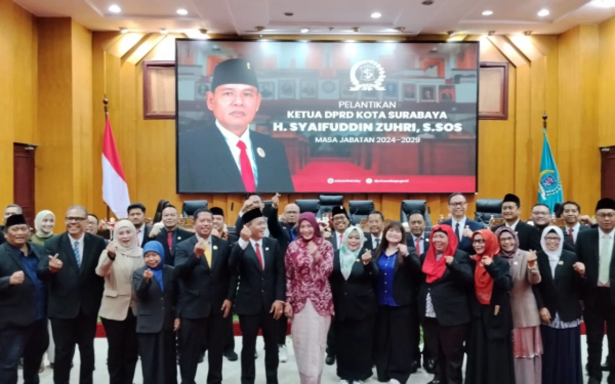 Thumbnail Berita - Syaifuddin Zuhri Resmi Dilantik Jadi Ketua DPRD Kota Surabaya, Gantikan Almarhum Adi Sutarwijono