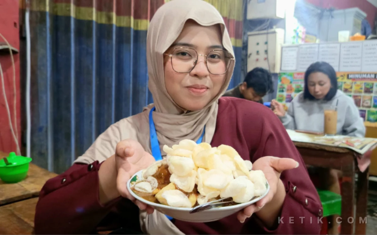 Thumbnail Berita - Tahu Tek Ndublek, Kuliner Bumbu Petis Khas Surabaya Porsi Raksasa di Rungkut Surabaya