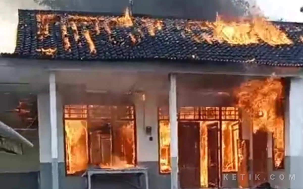 Thumbnail Berita - Ditinggal Mengaji, Rumah Warga Sampang Ludes Terbakar: Mari Bantu Ibu Habijeh Bangun Kembali Kediamannya