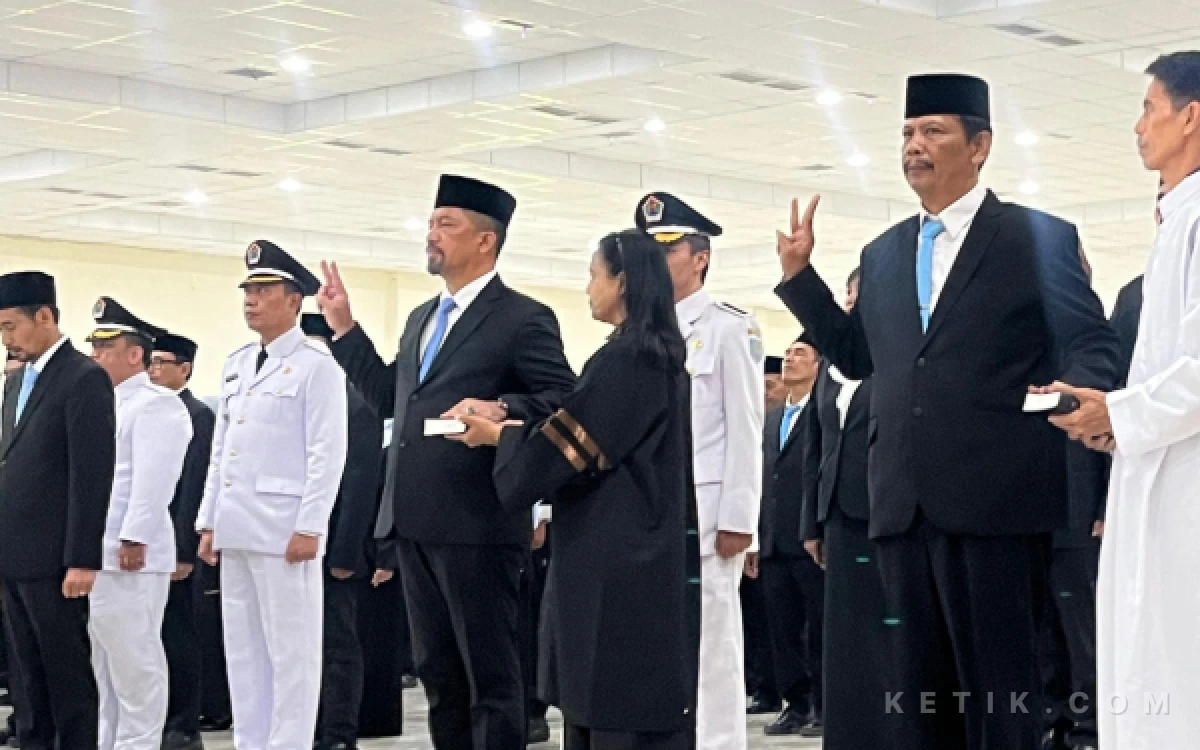 Thumbnail Berita - Resmi Jabat Definitif Kepala DLH Kota Malang, Raymond Langsung Berjibaku Jinakkan Api TPA Supit Urang