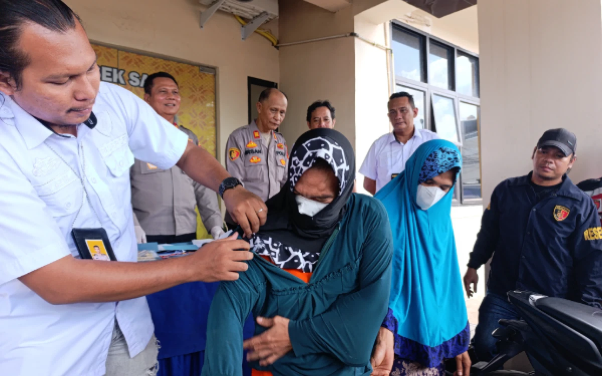 Thumbnail Berita - Modus Baru! Dua Maling Berkostum Perempuan Bobol Rumah Tetangga, Uang Rp50 Juta Melayang