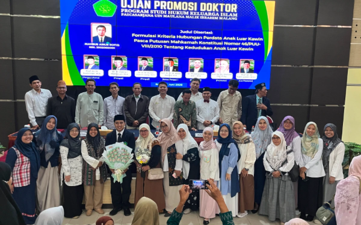 Foto Dosen Fakultas Syariah turut hadir dan memberikan dukungan kepada promovendus pada Ujian Promosi Doktor. (Foto: Fakultas Syariah)