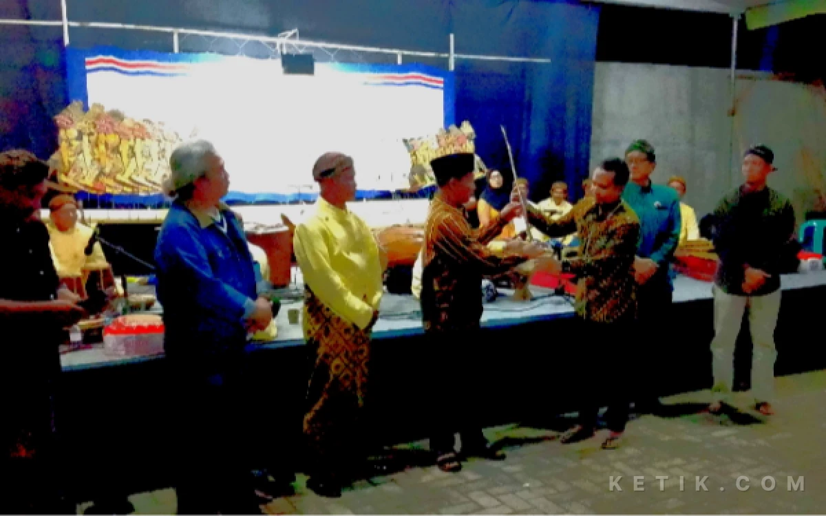 Thumbnail Berita - Hadiri Pagelaran Jemblung di Kantor Golkar, Plt Bupati Tulungagung Petik Makna dari Lakon Damarwulan