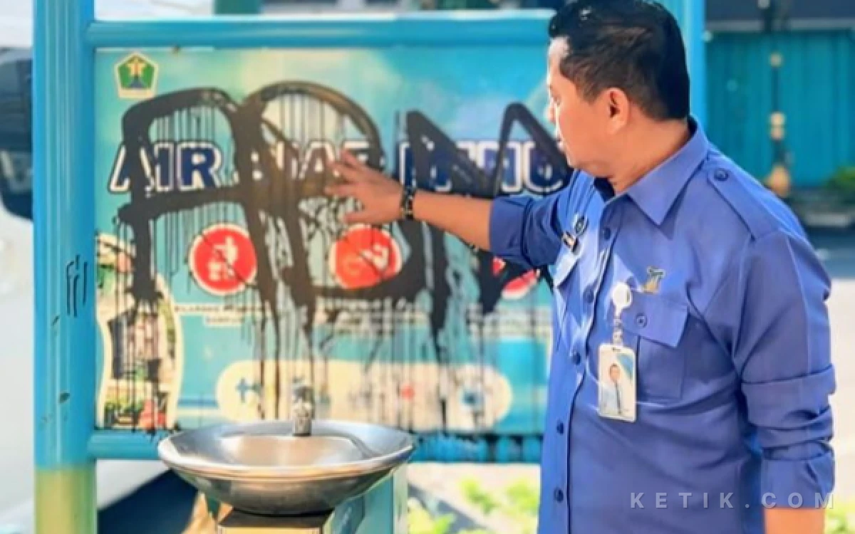 Thumbnail Berita - Miris! Anjungan Air Siap Minum Gratis di Kota Malang Dicorat-coret, Tugu Tirta Ajak Warga Ikut Mengawasi