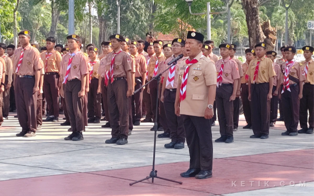 Thumbnail Berita - Peringati Ke-65 Tahun Hari Pramuka, Kwarda Jatim Gelar Ziarah Taman Makam Pahlawan di Surabaya