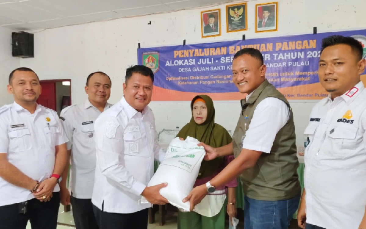 Thumbnail Berita - Warga Asahan Dapat Bantuan Beras hingga September, Wabup Rianto: Jangan Ada Potongan!