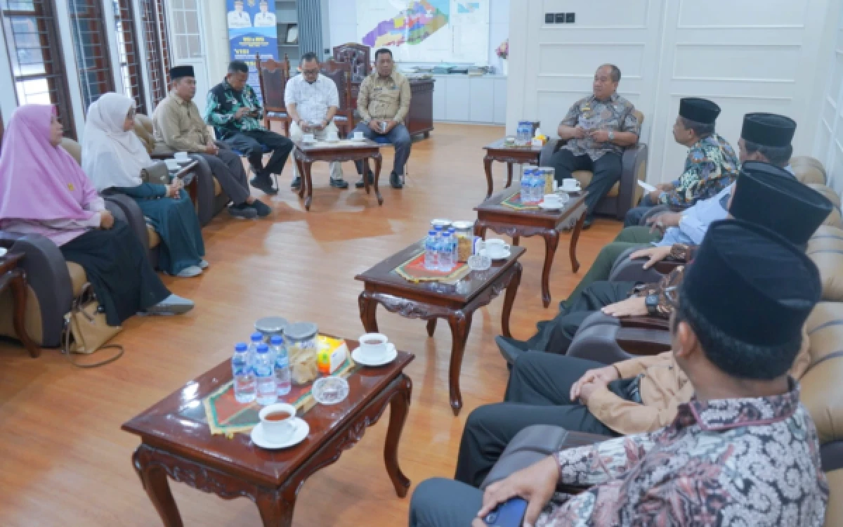 Thumbnail Berita - Bupati Asahan Terima Audiensi Panitia Wisuda Sarjana IAIDU Angkatan XXXVI