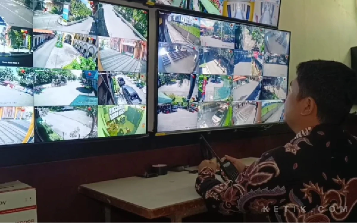 Thumbnail Berita - Cegah JCH Kabur, Asrama Haji Embarkasi Surabaya Gunakan CCTV