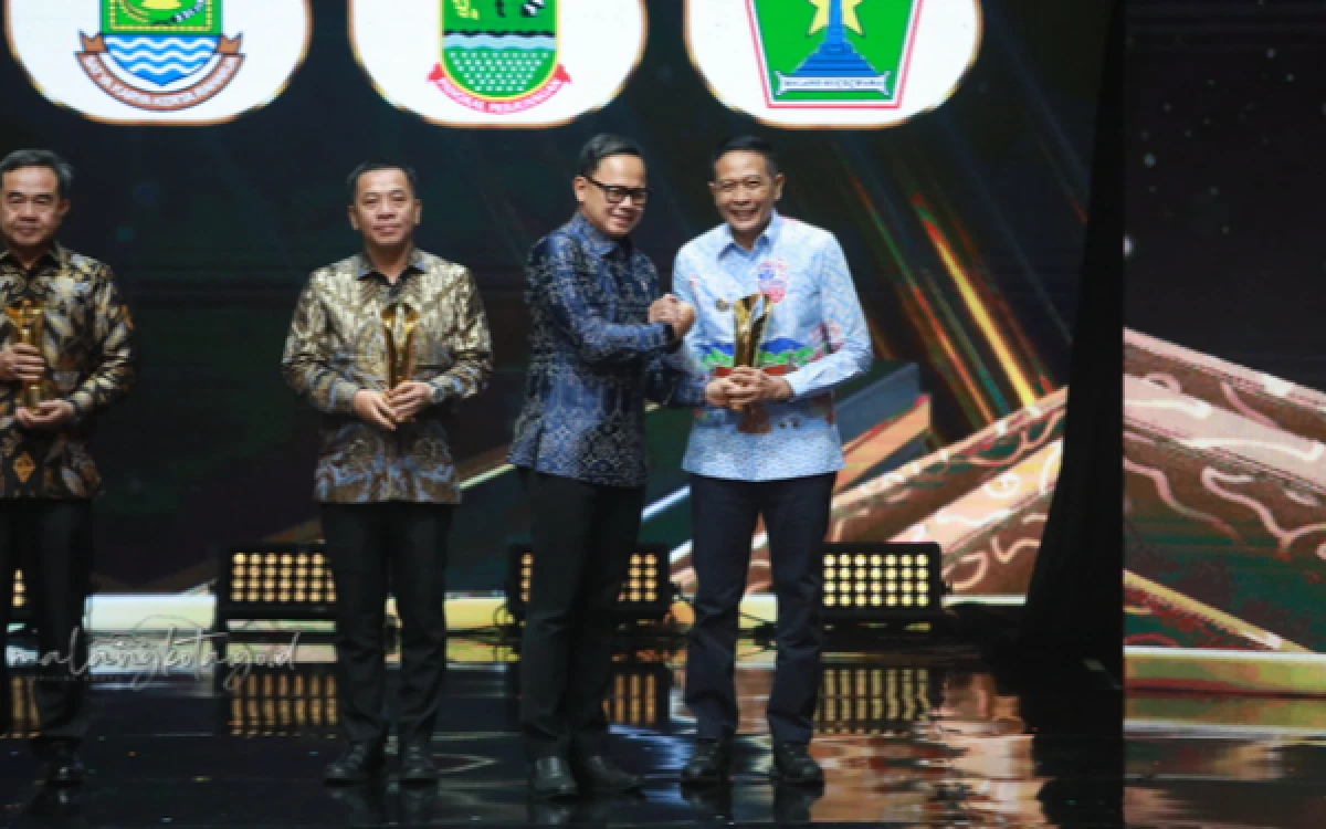 Thumbnail Berita - Wali Kota Malang Diguyur Apresiasi Nasional, Program RT Berkelas Sabet Penghargaan Pelayanan Publik 2026