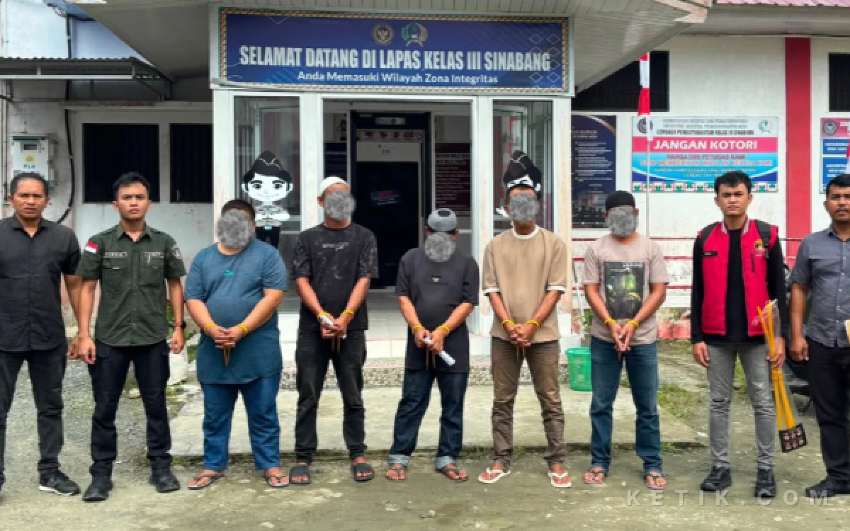 Thumbnail Berita - 10 Tersangka Pemalsuan Surat dan Penadahan di Simeulue Diserahkan ke Jaksa