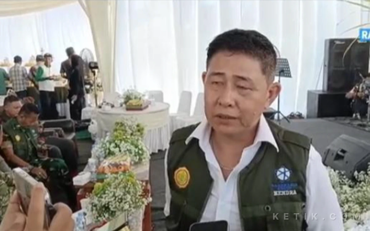 Foto Direktur Baranasia Group, Andra Putra usai kegiatan seremonial tutup tanam yang digelar Garda Tebu Nusantara (GTN) di Kebun Benih Datar (KBD) varietas Panjalu di Dusun Suwaluh, Desa Sambirejo, Kecamatan Pare, Kabupaten Kediri, Senin 15 Juni 2026. (foto : Aan for Ketik.com).