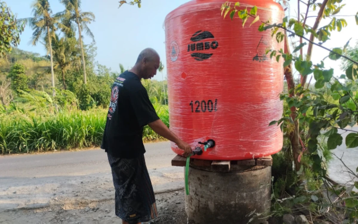 Thumbnail Berita - Kekeringan 5 Bulan di Jember, Warga Mandi di Sungai dan Petani Tembakau Merugi