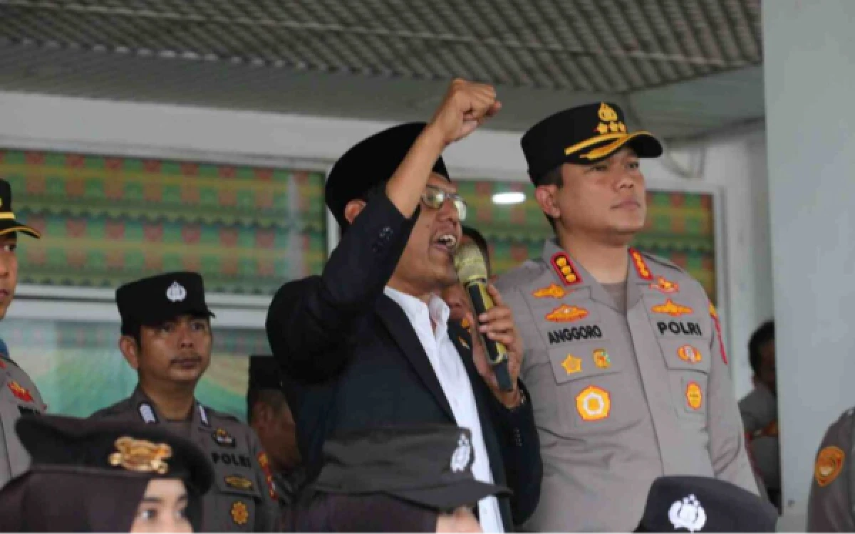 Thumbnail Berita - Sambut Aksi Unjuk Rasa Pekerja, Ketua DPRD Kota Batam Terbitkan Rekomendasi Dukungan