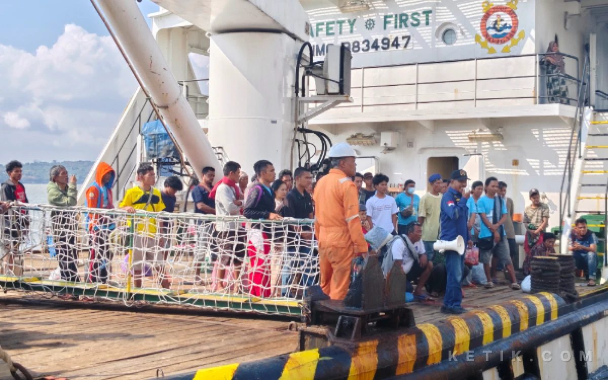 Thumbnail Berita - 238 Penumpang KMP Mutiara Sentosa II, Kepala Basarnas Alihkan Status Menjadi Operasi Rutin