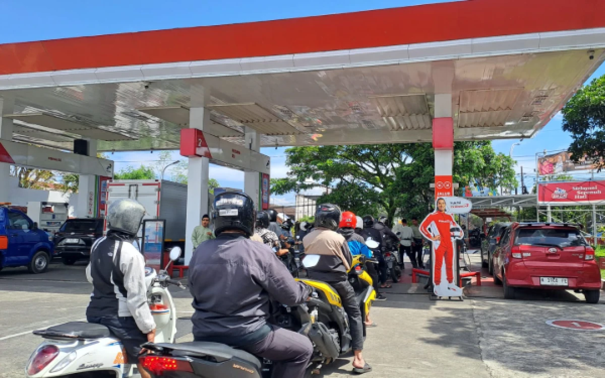Thumbnail Berita - Antrean Kendaraan Mengular di SPBU Malang Raya, Ini Tanggapan Pertamina