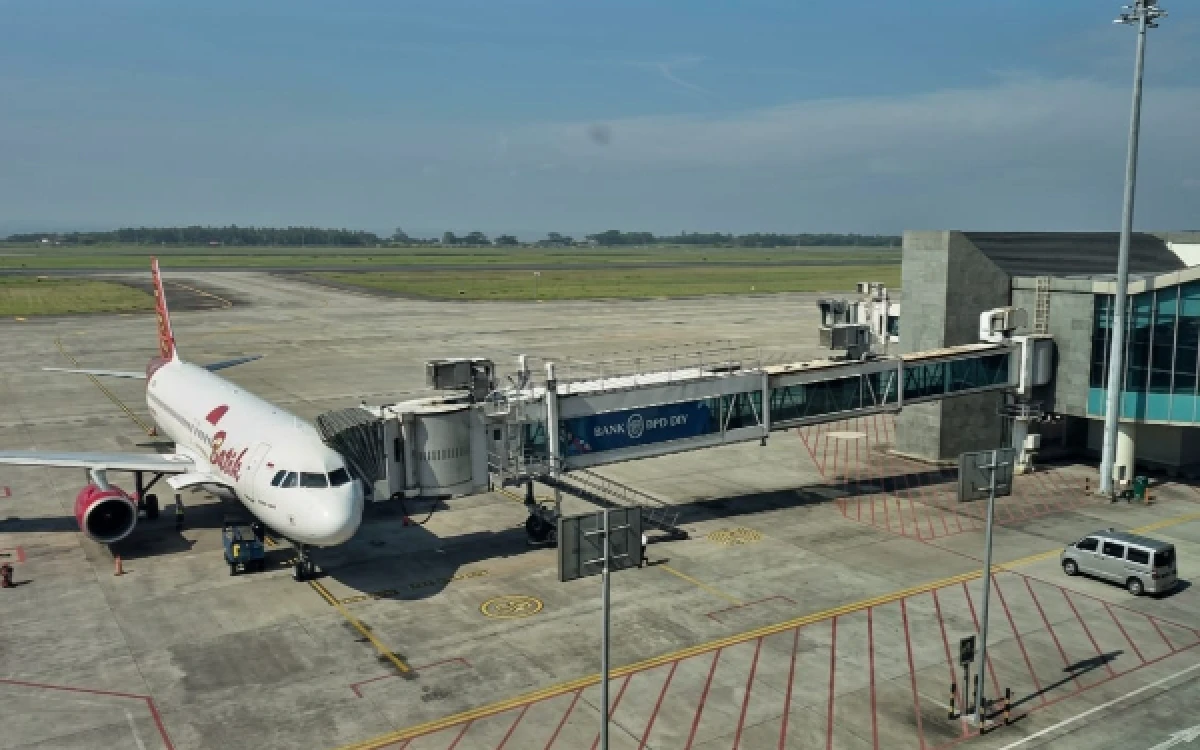 Thumbnail Berita - Dampak Erupsi Gunung Anak Krakatau, 9 Penerbangan di Bandara YIA Dibatalkan