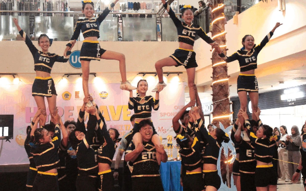 Thumbnail Berita - Mahasiswa Untag Surabaya Sukses Gelar Kompetisi Cheerleading “Hype Wave Motion 2026”