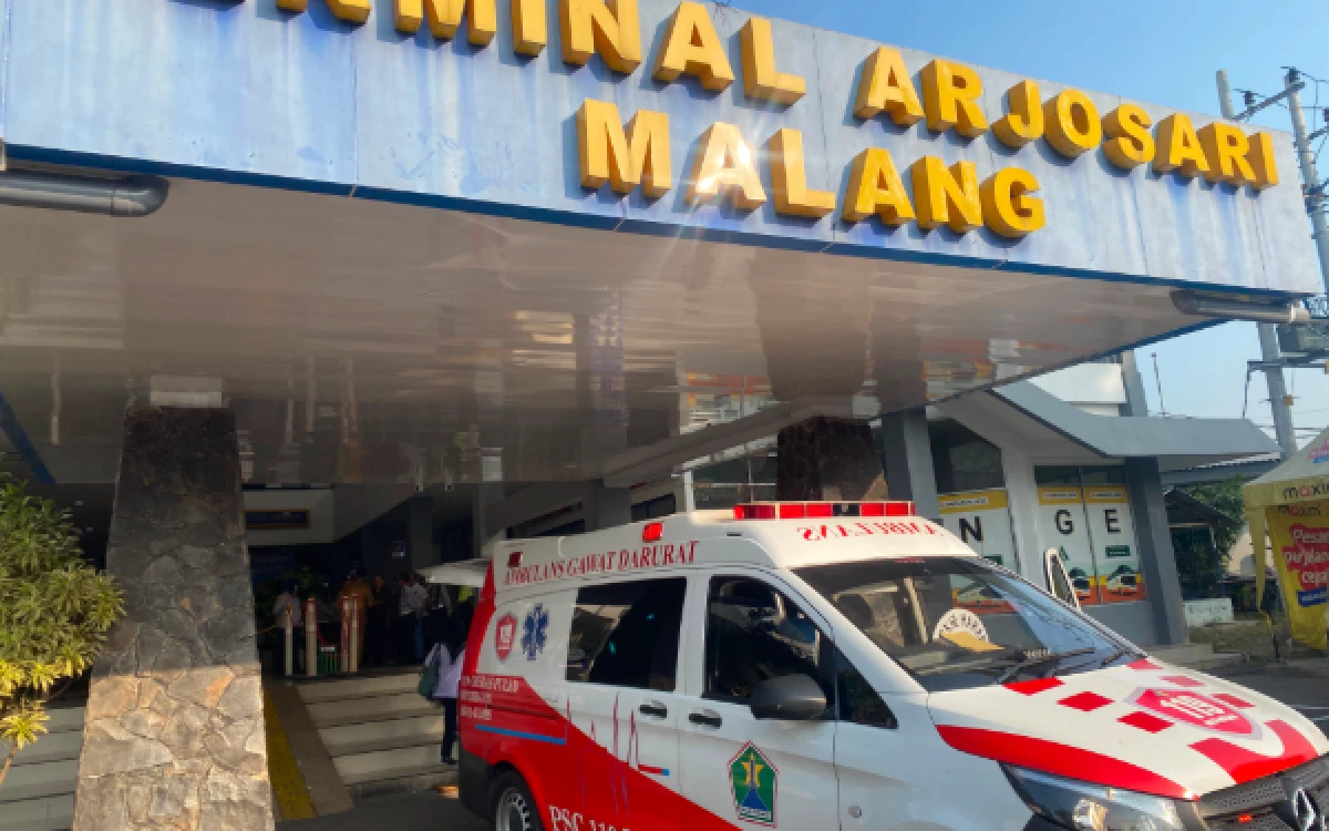 Thumbnail Berita - Calon Penumpang Ditemukan Meninggal di Lobi Terminal Arjosari, Diduga Alami Serangan Jantung