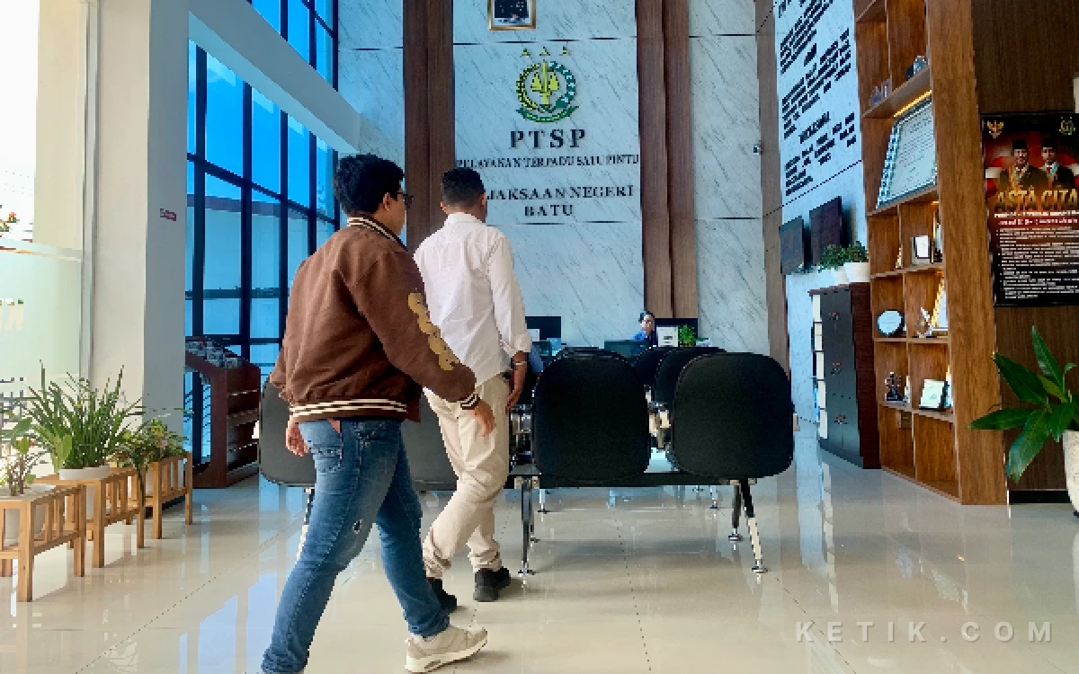 Thumbnail Berita - Dugaan Korupsi Pasar Among Tani Kota Batu, Kejari Kembali Periksa Mantan Kepala UPT