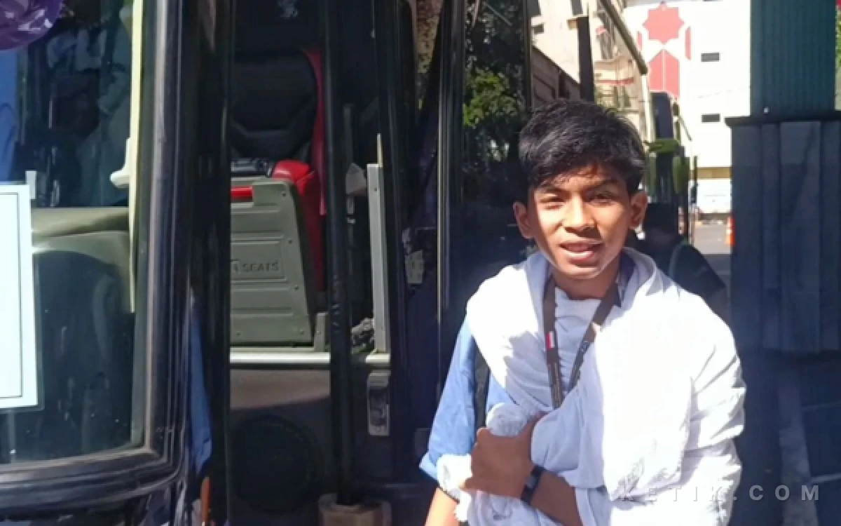 Thumbnail Berita - Curhatan Ibrahim, JCH Gen Z Pakai Ihram Ribet Tapi Tetap Antusias