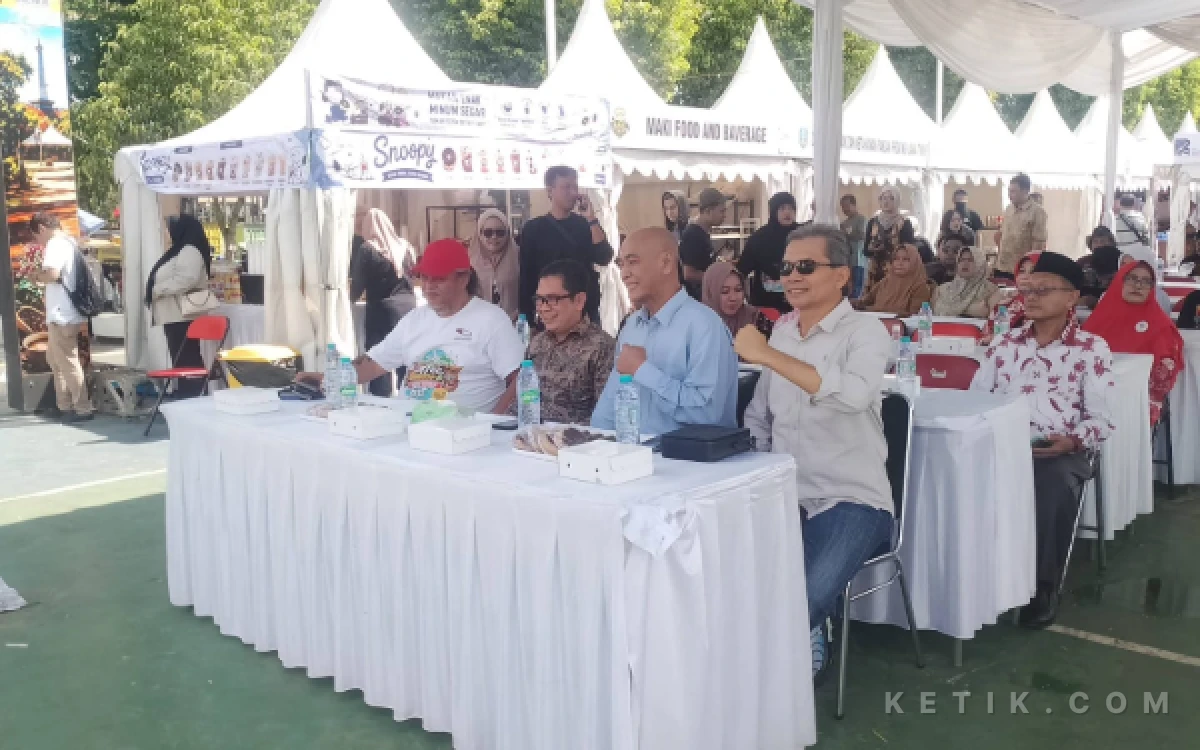 Thumbnail Berita - Festival Kopi, Tembakau, dan UMKM Jatim 2026 Resmi Dibuka, Ribuan Warga Padati Alun-Alun Jember