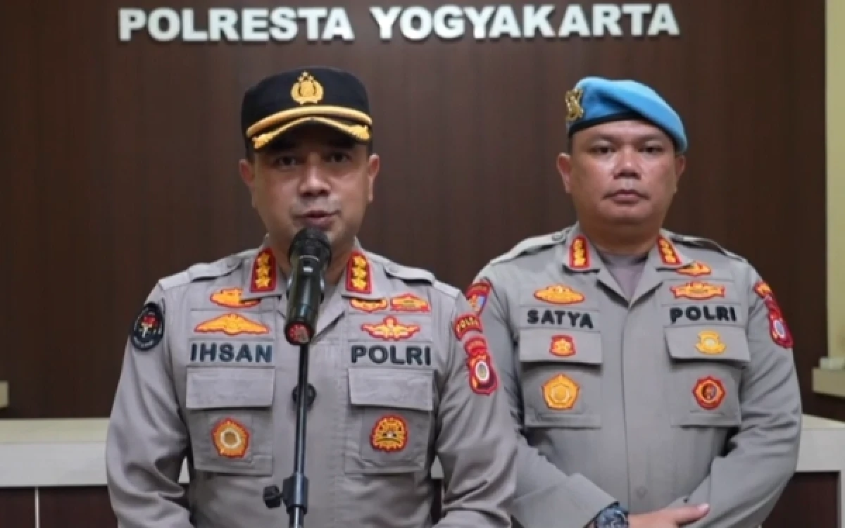 Thumbnail Berita - Kawal Aksi Mahasiswa di Titik Nol Kilometer, Polda DIY Kedepankan Pelayanan Humanis
