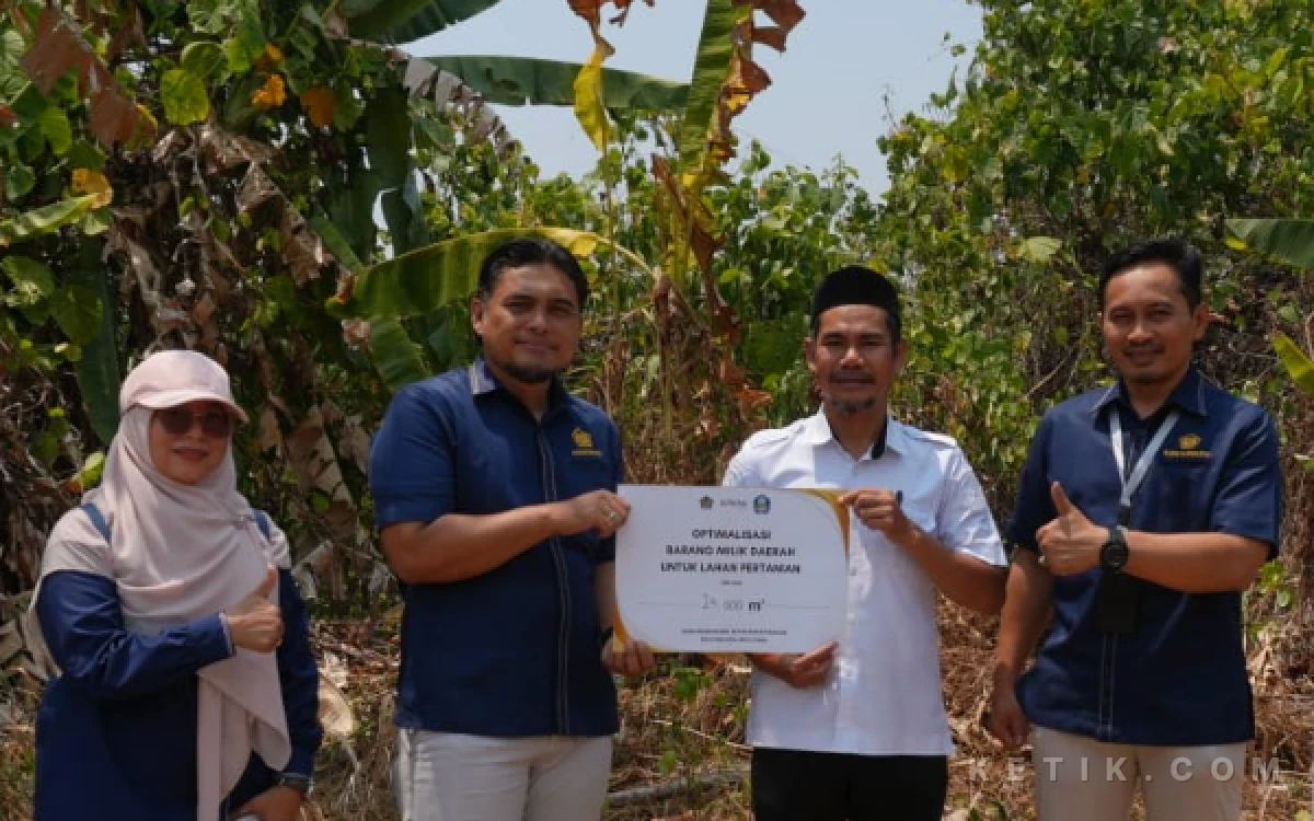 Foto Kepala Bidang Aset BPKAD Halsel Juharman saat mendampingi tim pendampingan KPKNL Ternate (Foto: Humas Pemda Halsel For Ketik.com)