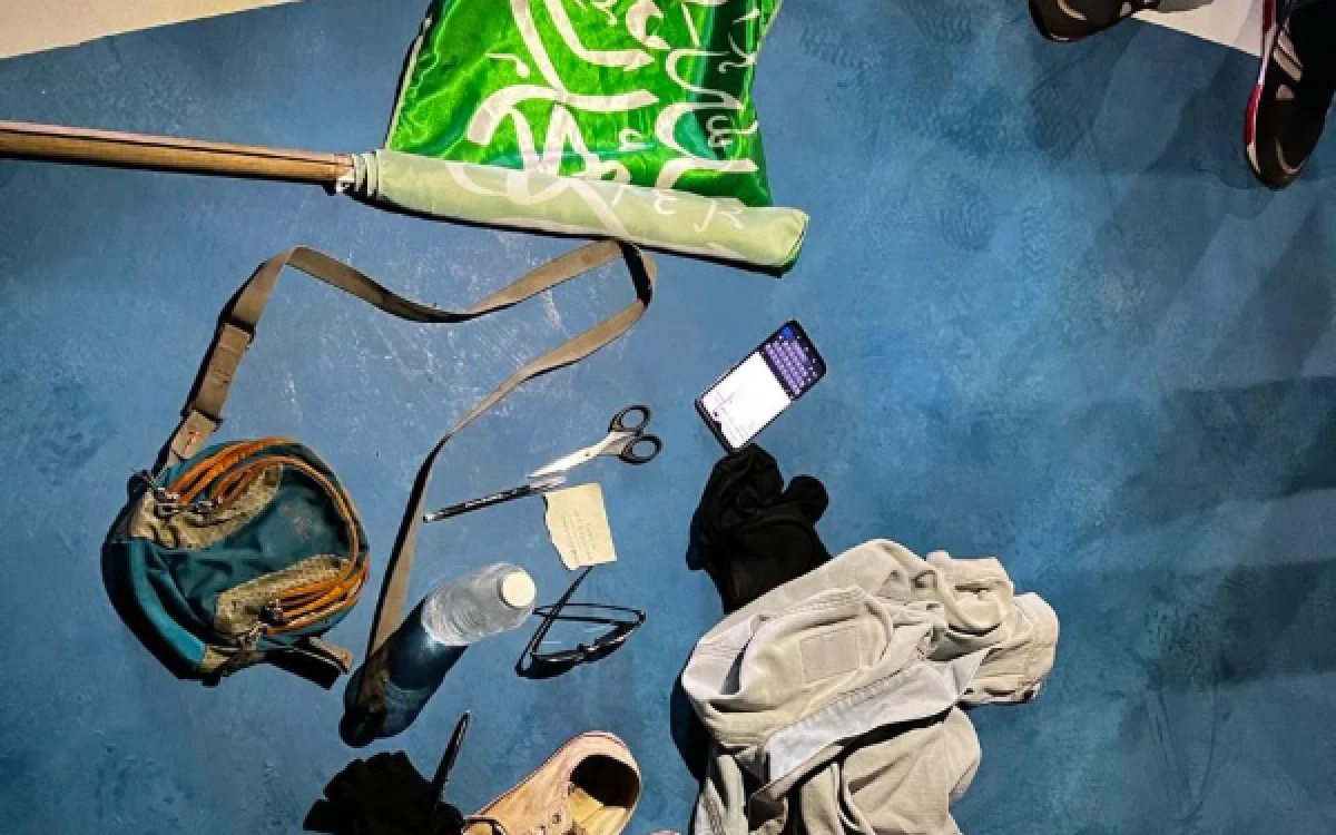 Foto Barang bukti yang diamankan seorang pria yang menerobos masuk ke kawasan Mapolda sambil, Kamis 8 Juni 2026. (Foto: Yola/Ketik.Com)