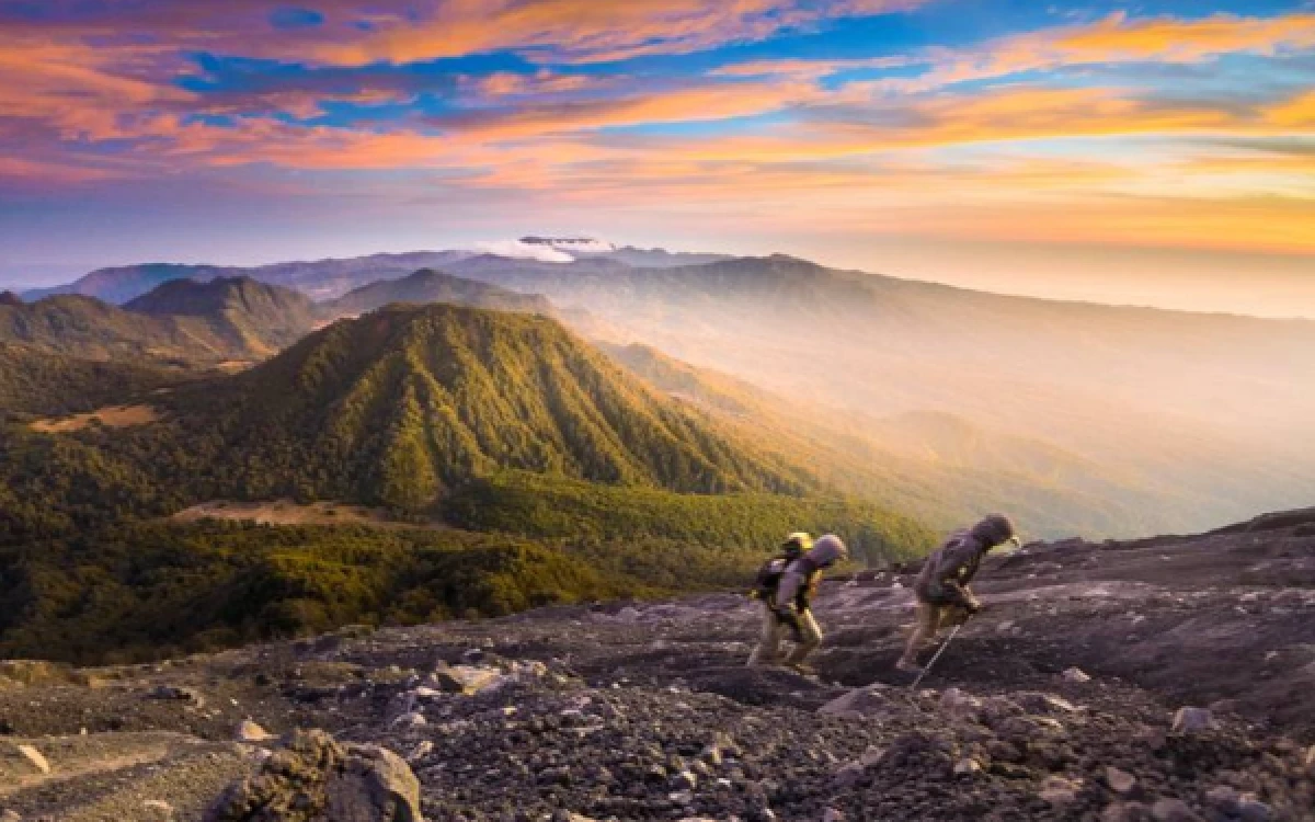 Thumbnail Berita - Catat! Jalur Pendakian Gunung Semeru Tutup Sementara Mulai 7 hingga 18 Agustus 2026