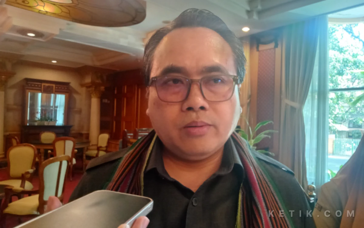 Foto Kadis Disporapar Kota Malang, Arif Tri Sastyawan menjelaskan target wisatawan 3,2 juta di tahun 2026. (Foto: Aliyah/Ketik.com)
