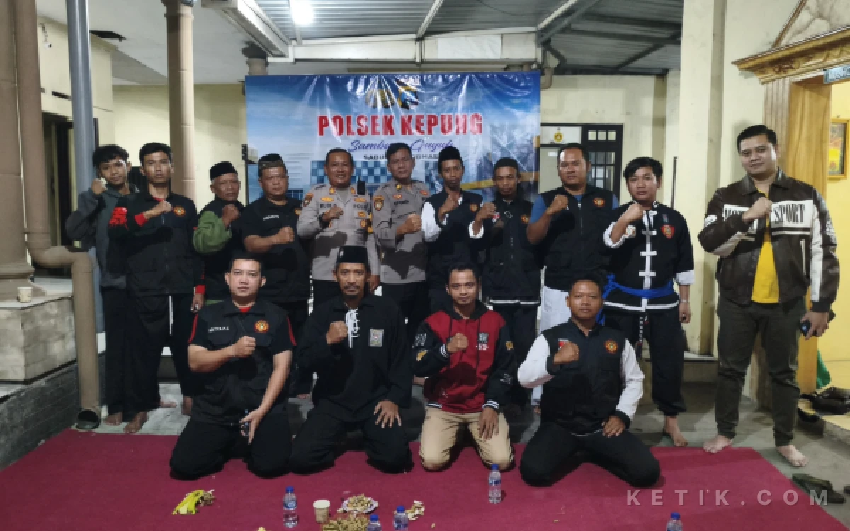 Thumbnail Berita - Polisi Kediri Perkuat Sabuk Kamtibmas di Kepung, Rangkul Perguruan Silat Cegah Gesekan