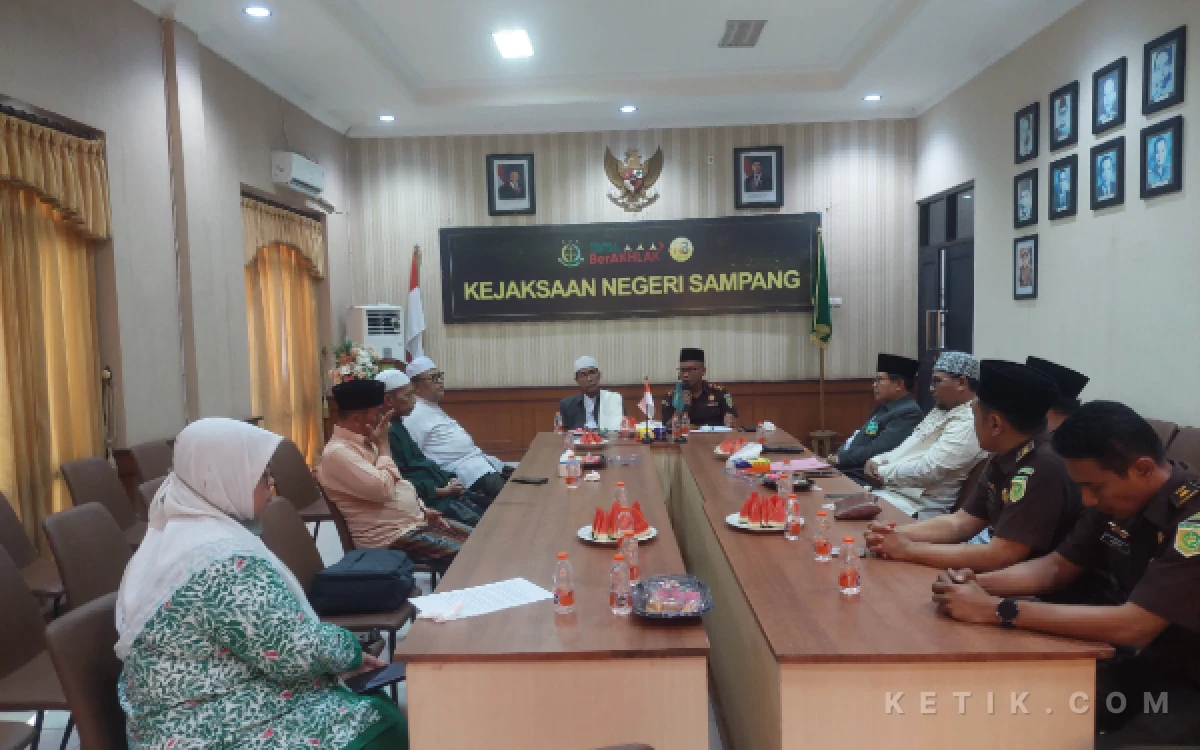 Thumbnail Berita - Kejari dan PCNU Sampang Bersinergi Usut Tuntas Kasus Pencabulan Remaja Putri oleh 27 Pria