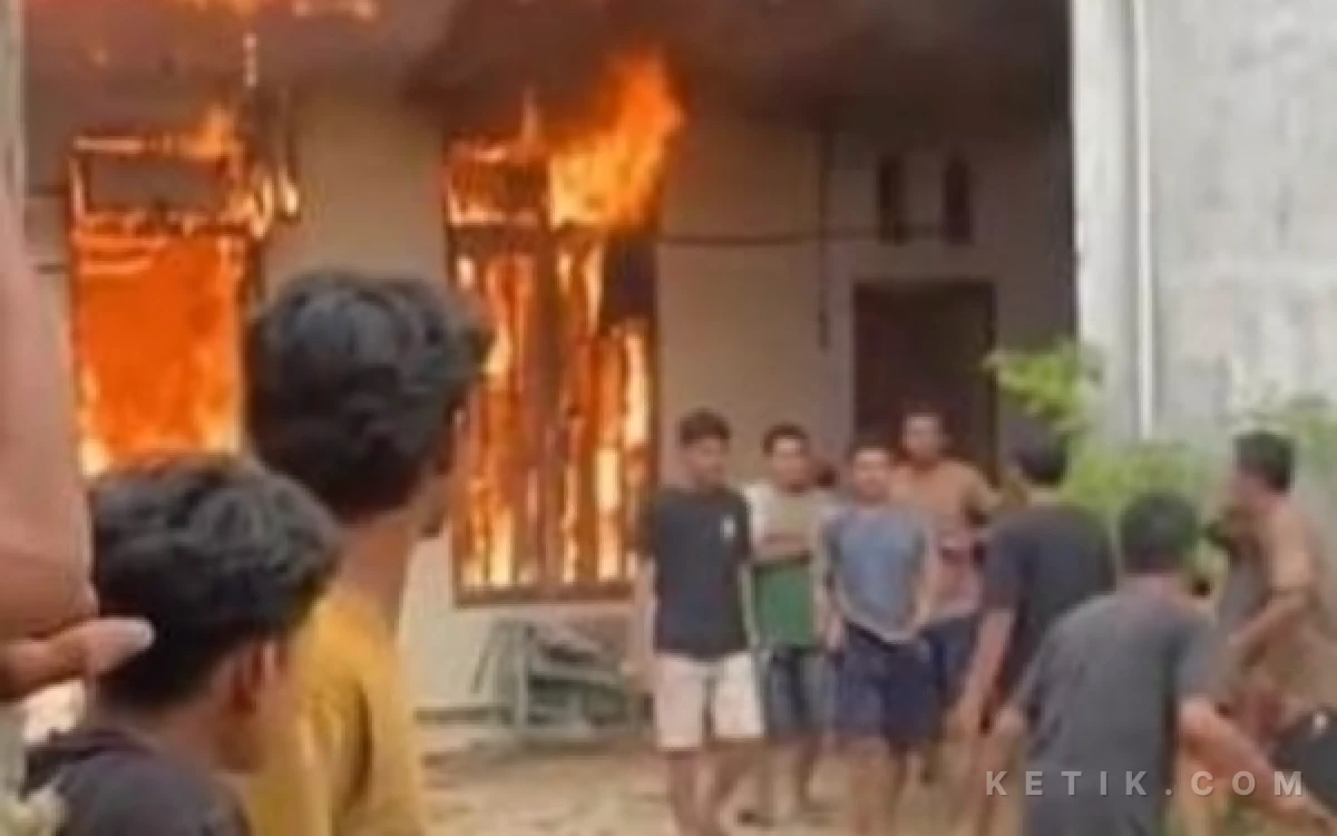 Thumbnail Berita - Rumah Warga di Aceh Singkil Ludes Terbakar Jelang Magrib, Penyebab Masih Diselidiki