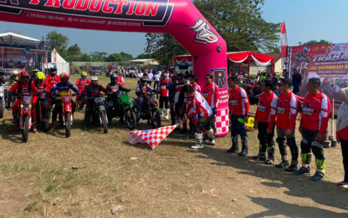 Thumbnail Berita - Antusias! Ribuan Rider Padati Trabas Hari Bhayangkara ke-80 Digelar Polres Tegal