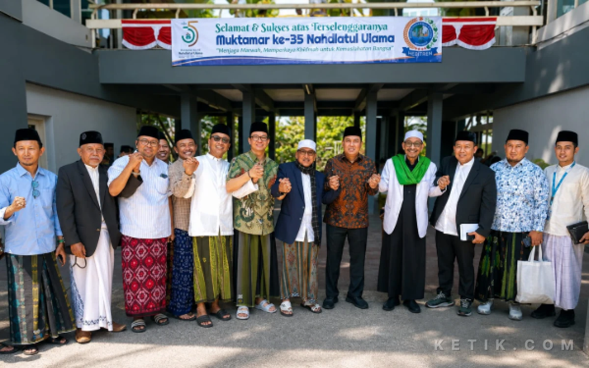 Foto Halaqoh Kebangsaan Ekonomi Bisnis Pesantren 2026 yang digelar DPP Himpunan Ekonomi Bisnis Pesantren (HEBITREN) Indonesia di Aula Universitas Darul ‘Ulum (UNDAR) Jombang, Kamis (27/8/2026).
Foto: Haryono/Ketik.com