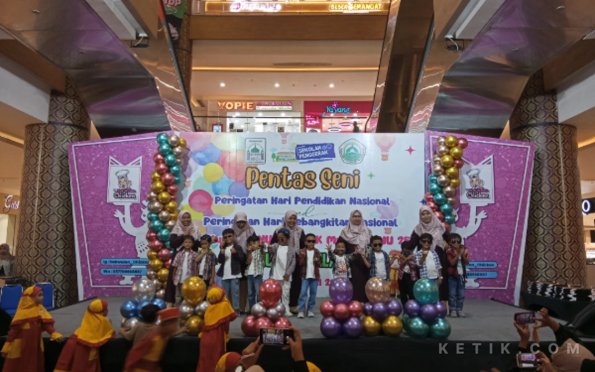 Thumbnail Berita - Peringati Hari Kebangkitan Nasional, TK Muslimat Nurul Ishlah 254 dan KB MNU 132 Gelar Pentas Seni di Gressmall Gresik
