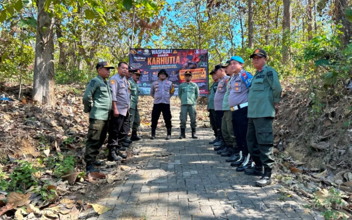 Thumbnail Berita - Cegah Karhutla, Polsek Malo Bojonegoro dan Perhutani Edukasi Warga Sekitar Hutan