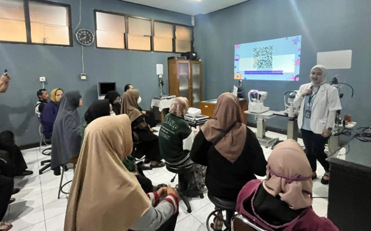Thumbnail Berita - RSSA Malang Kembangkan EDUMATA, Platform Digital Edukasi bagi Pasien Pascaoperasi Mata