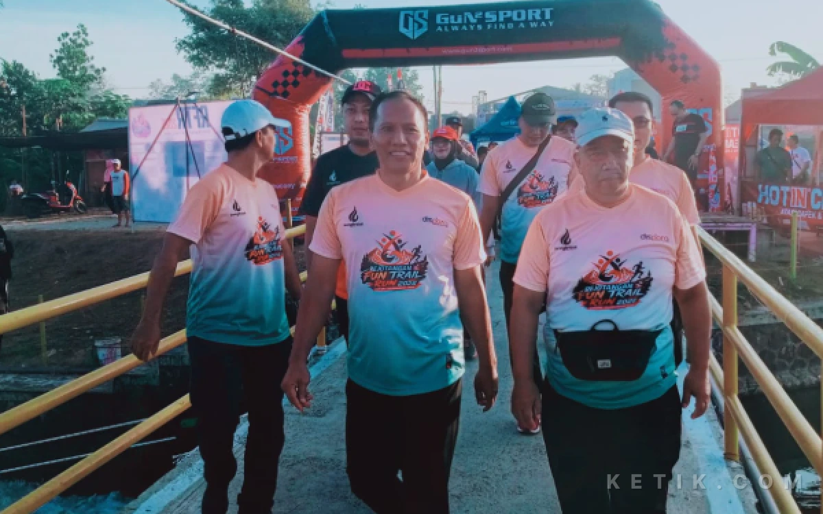 Thumbnail Berita - Jelajahi Pesona Grojogan Sewu, Plt Bupati Tulungagung Resmikan dan Ikuti Rejotangan Fun Trail Run 2026