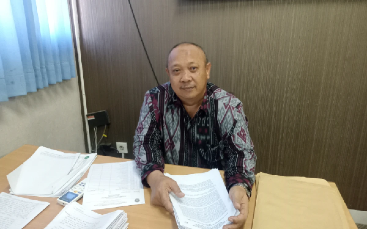 Foto Akademisi Ekonomi UIN Malang, Prof. H. Slamet, S.E., M.M., Ph.D., menilai kenaikan harga Pertamax dapat mempengaruhi ekonomi negara dengan berkurangnya daya beli masyarakat. (Foto: Aliyah/Ketik.com)