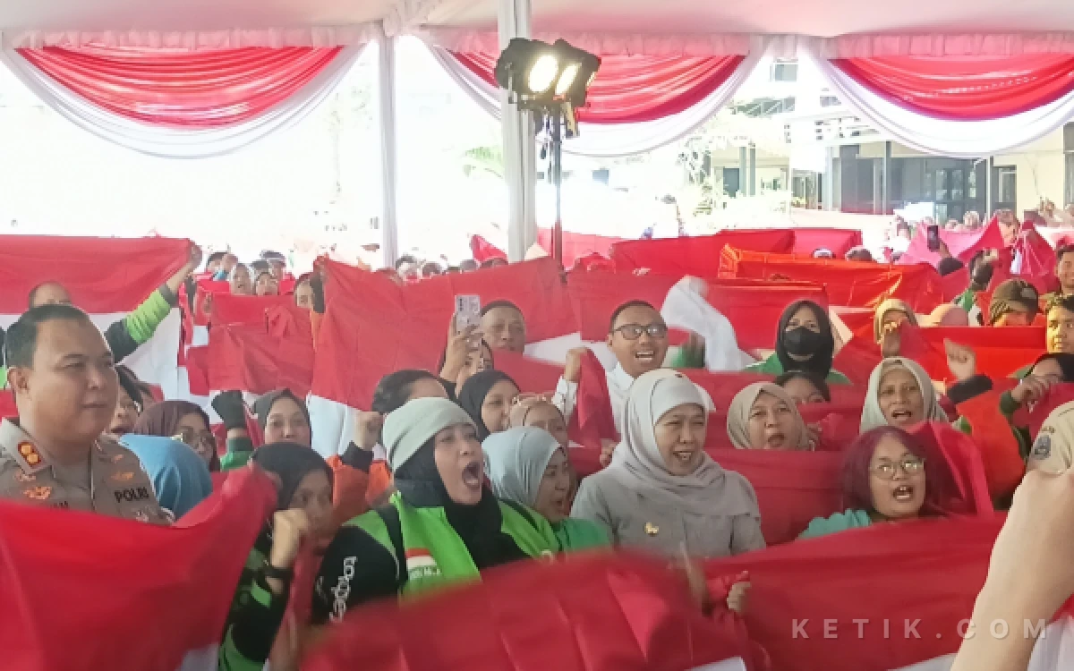 Thumbnail Berita - Gubernur Jawa Timur Dorong Kesejahteraan Ojol Lewat Program Pembebasan Pajak Kendaraan