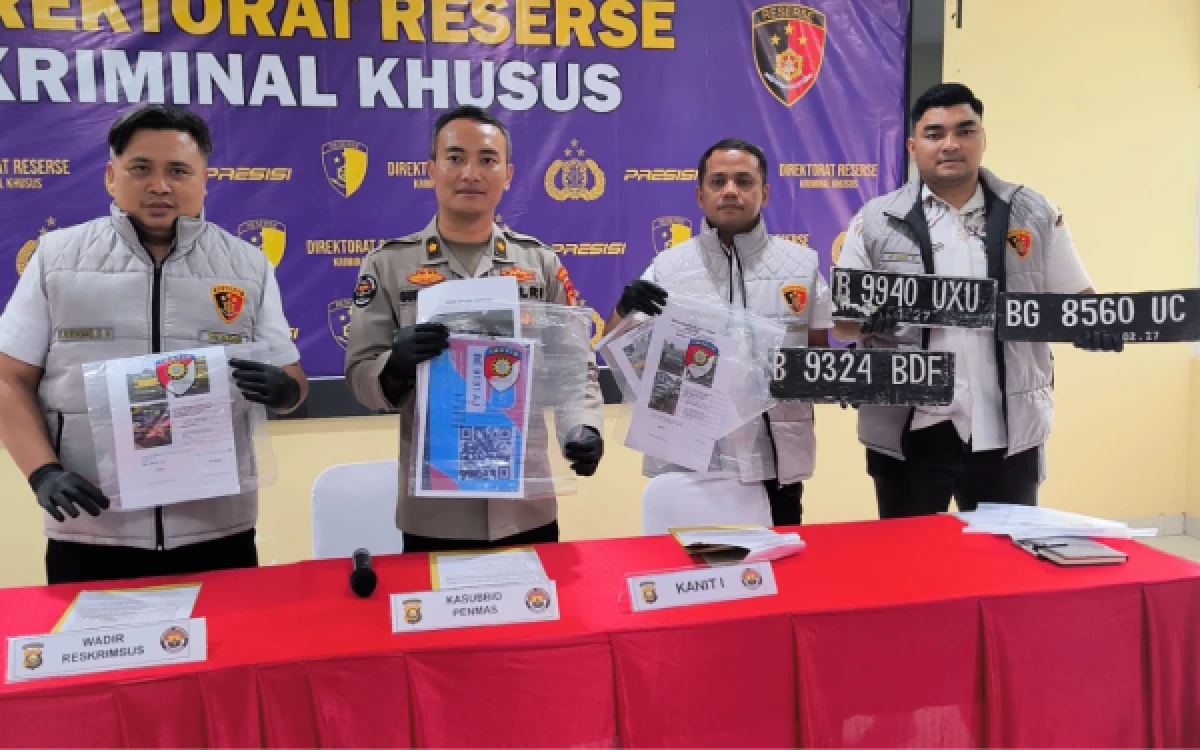 Thumbnail Berita - Gudang Solar Subsidi di Balik Bengkel Las Kota Pelembang Digerebek, 5.350 Liter BBM Disita
