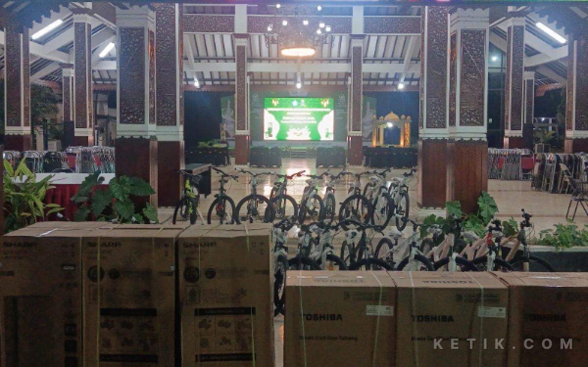 Thumbnail Berita - Nobar Piala Dunia 2026 di Sidoarjo, Hadiah Umrah dan Lain-Lain Siap Dibagikan