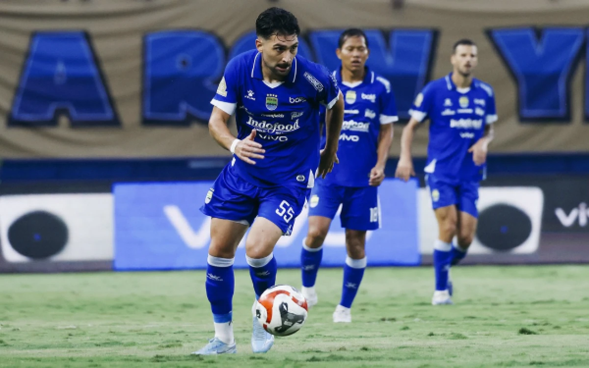 Thumbnail Berita - Hattrick! Persib Bandung Juarai BRI Super League 2025/2026 Usai Imbang Kontra Persijap