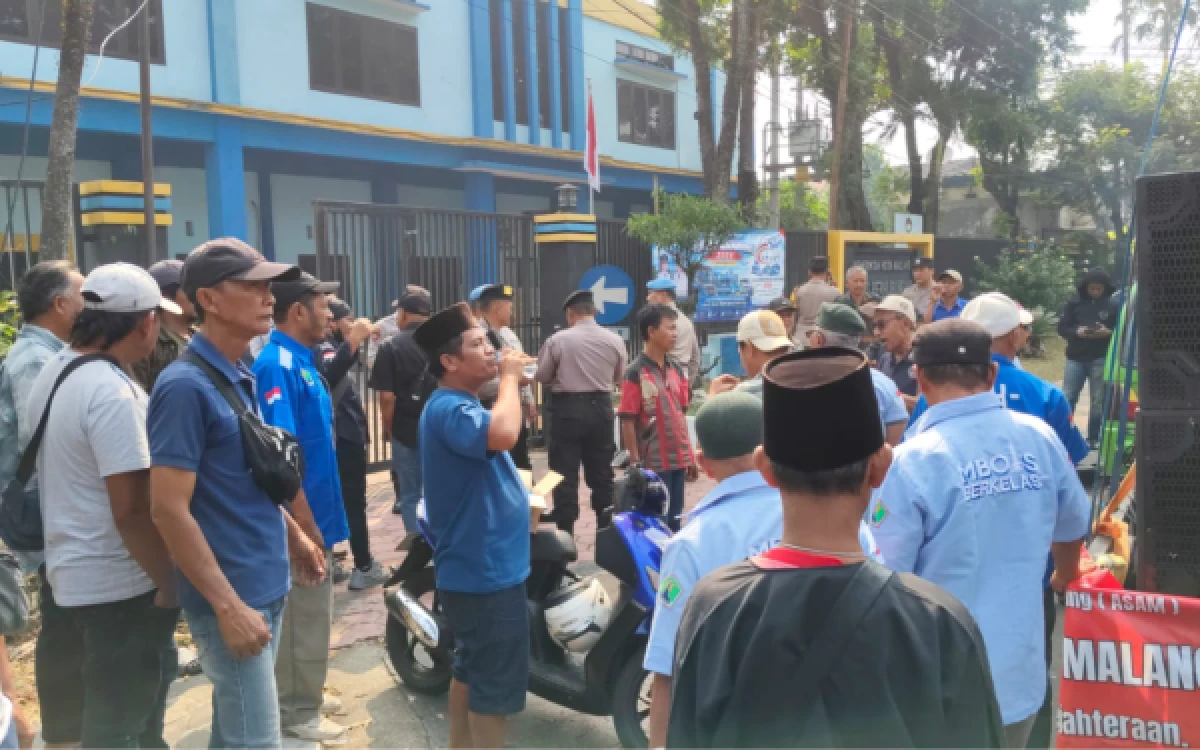 Thumbnail Berita - Dishub Kota Malang Tegaskan Kehadiran Trans Jatim Tak Abaikan Nasib Sopir Angkot
