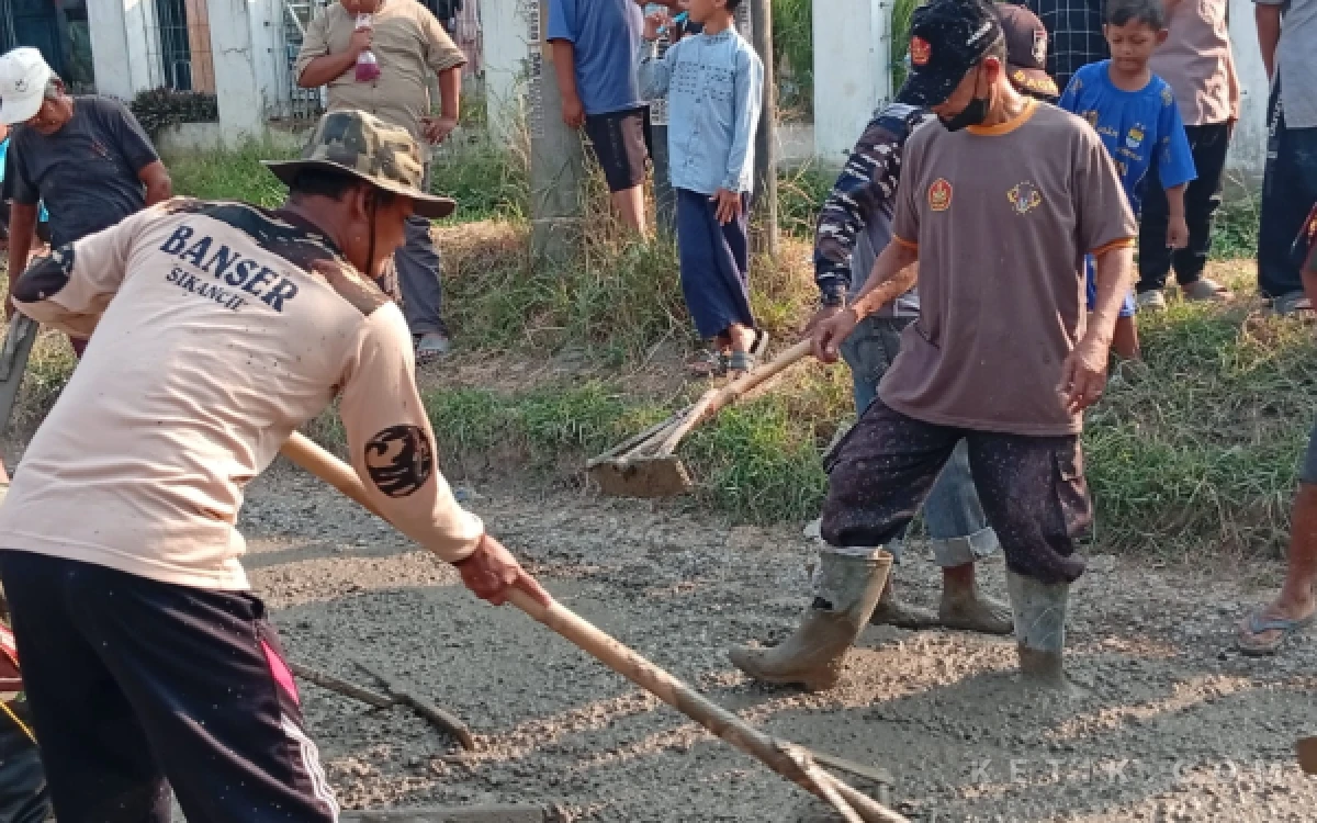 Thumbnail Berita - Sinergi GP Ansor dan Warga Dusun Sikancil Perbaiki Jalan AMD Lewat Donasi Mandiri