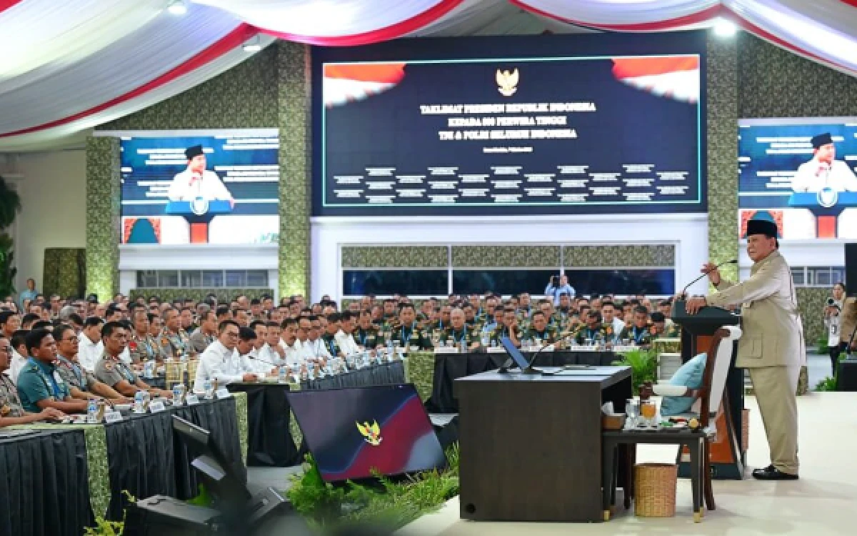 Thumbnail Berita - Presiden Prabowo Kumpulkan 800 Perwira Tinggi TNI-Polri di Istana, Ada Pesan Khusus Jelang 2 Tahun Pemerintahan