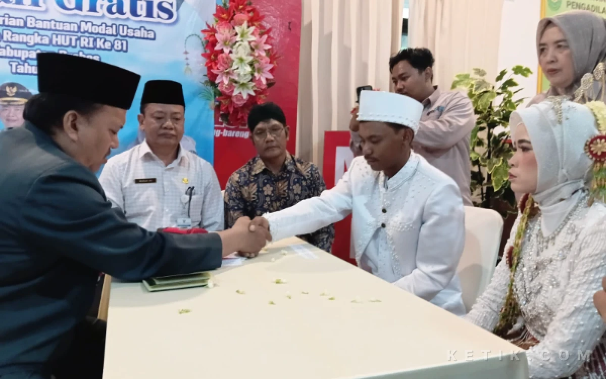 Thumbnail Berita - 12 Pasangan di Brebes Nikah Gratis di MPP, Dapat Buku Nikah Hingga Modal Usaha
