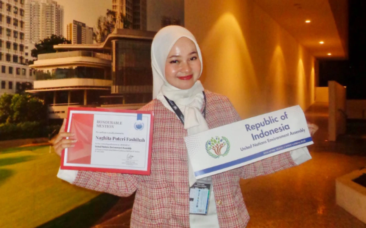 Thumbnail Berita - Kalahkan Delegasi dari Berbagai Negara, Mahasiswi FISIP UB, Naghita Puteri Raih Honorable Mention SMUN 2026